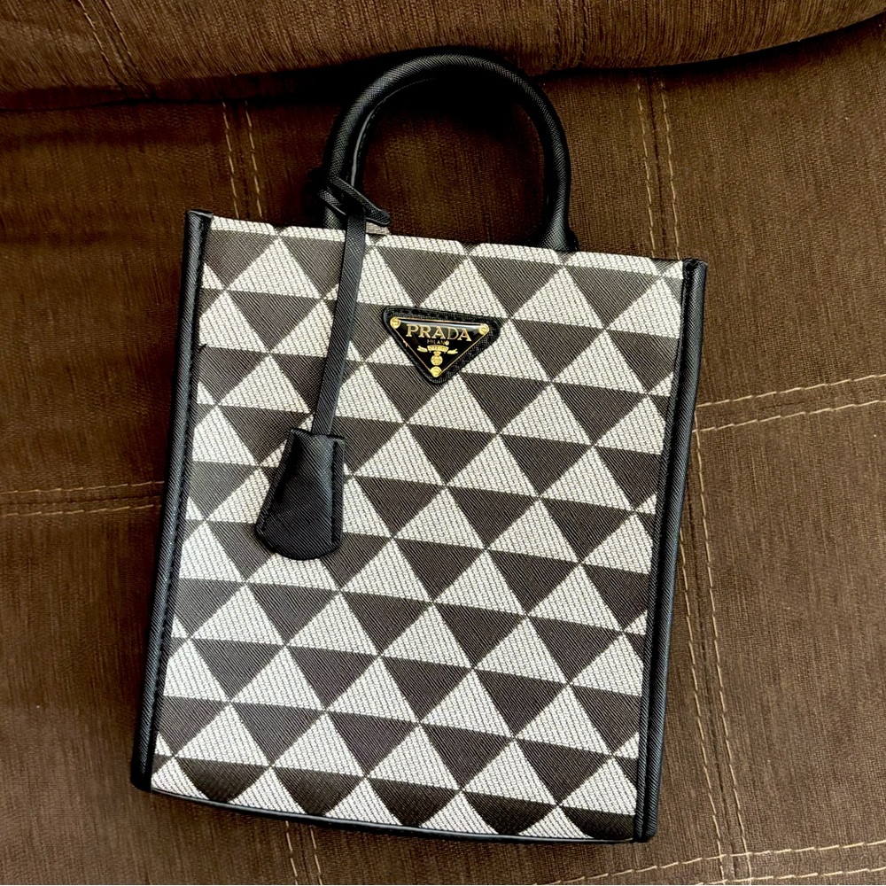 Prada Purse 👛🖤
